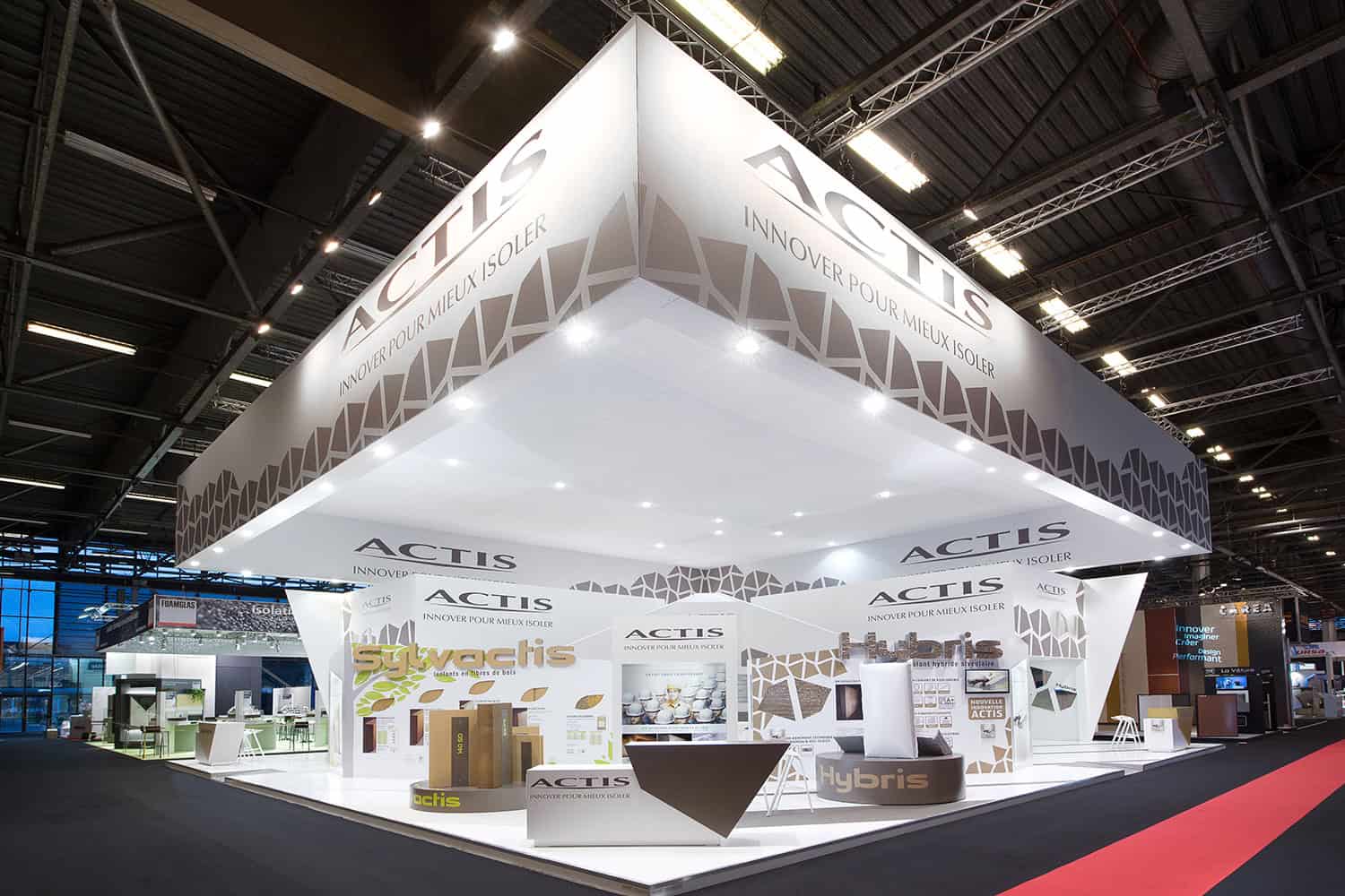 Modern trade show booth for Actis with branding and product displays.