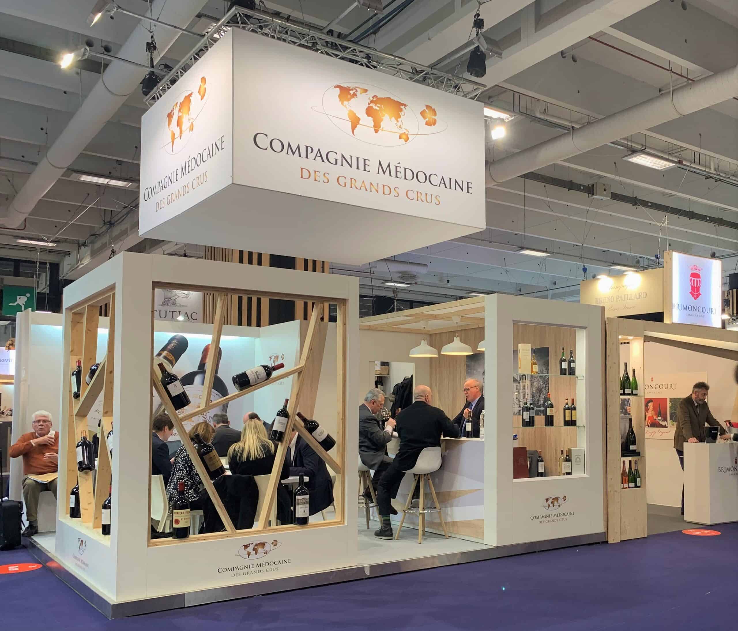 Stand Co-Nect lors d'un salon avec espace d'accueil et dégustation.