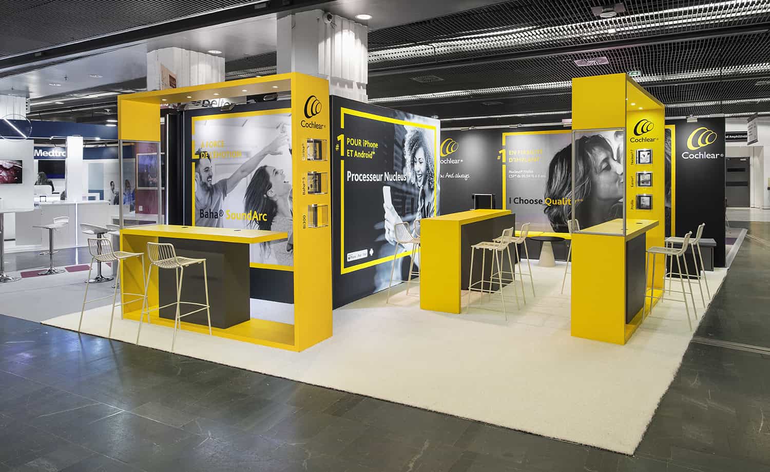 Stand événementiel Co-Nect avec mobilier et agencement moderne.
