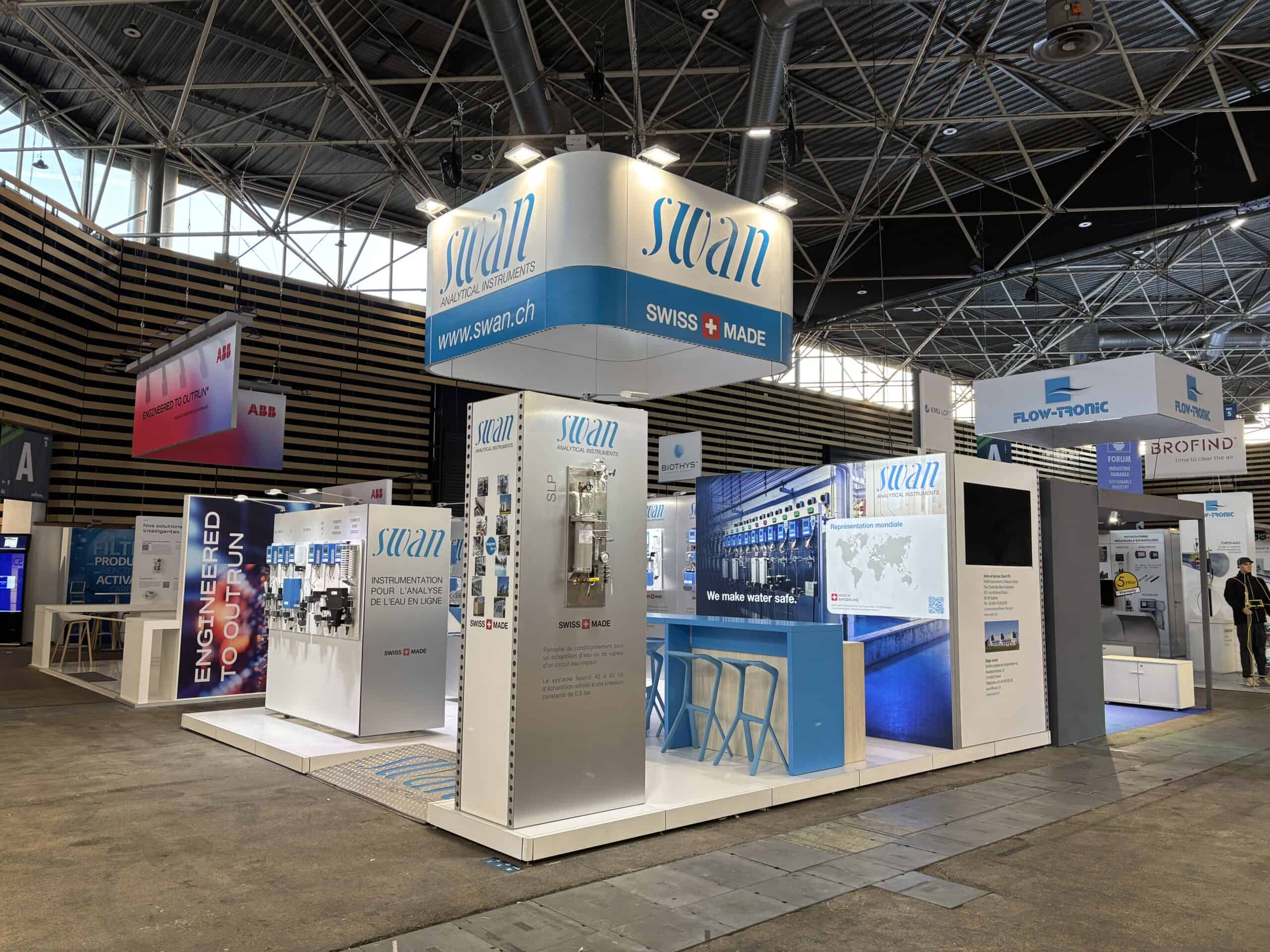 Stand Co-Nect avec aménagement d'espace et mobilier innovant.