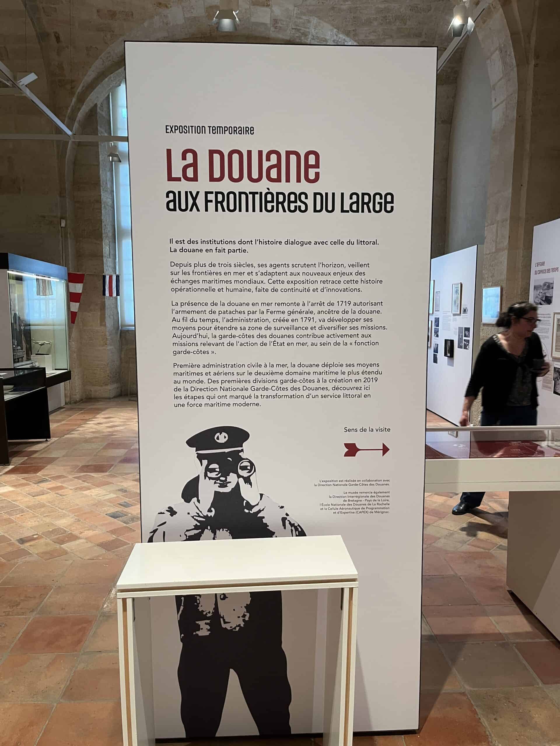 Panneau d'exposition sur la douane et l'histoire maritime.